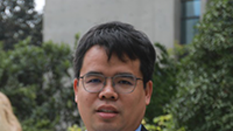 <div class="col-md-7" style="padding:0 20px 0 0;"> 								<h3>王強</h3> 								<p>中國核工業(yè)華興建設(shè)有限公司<br /><br /></p> 							</div><p class="description">我是來自中核華興國際事業(yè)部的王強，2017年我有幸參加了第一屆財稅知識競賽并獲得優(yōu)秀獎，那屆比賽，我收獲的有汗水，有眼淚</p>