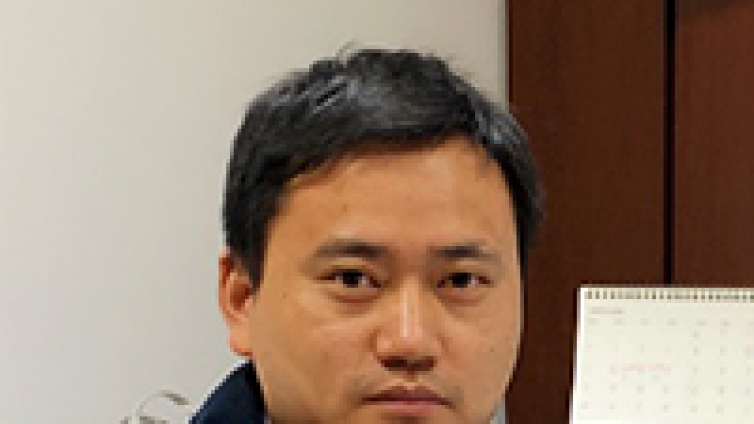 <div class="col-md-7" style="padding:0 20px 0 0;"> 								<h3>鄭火炎</h3> 								<p>中國核工業(yè)華興建設(shè)有限公司<br /><br /></p> 							</div><p class="description">干中學(xué)，學(xué)中干，財務(wù)人員的職業(yè)道路不斷伴隨著準(zhǔn)則更新、政策法規(guī)調(diào)整和制度變化，需要時刻保持學(xué)習(xí)的狀態(tài)和動力，</p>